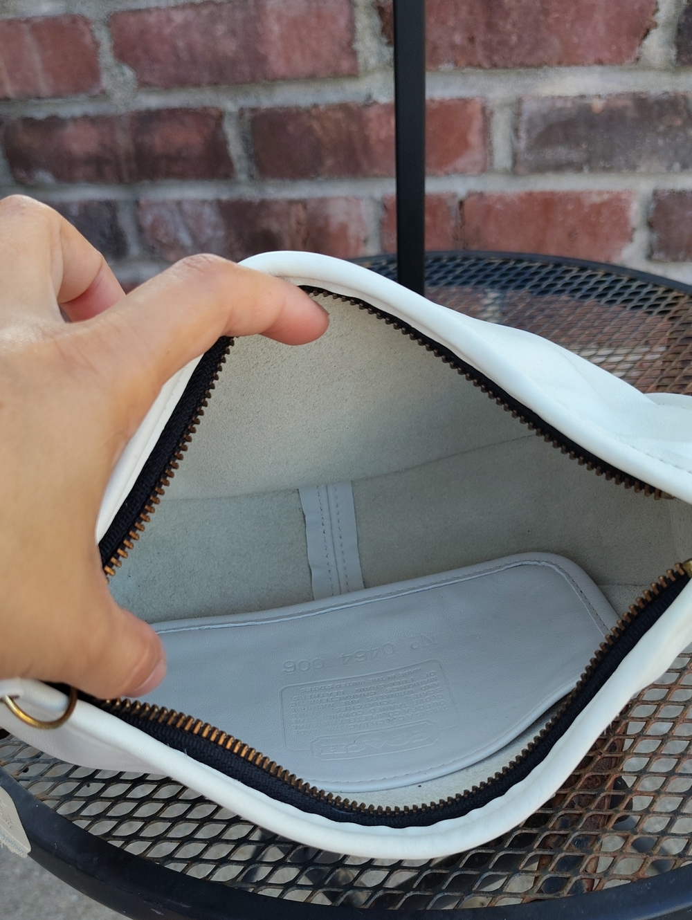 Vintage Coach Leather Swinger Crossbody Shoulder Bag Bone White Classic 80s USA - Picture 9 of 16
